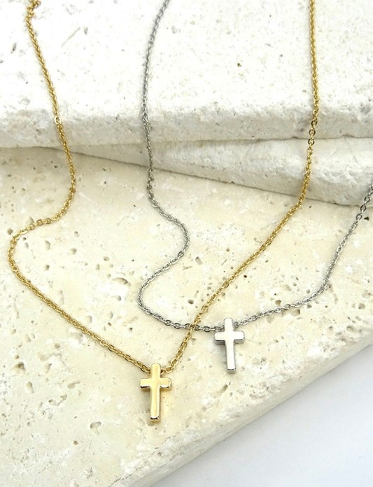 Classic minni cross necklace